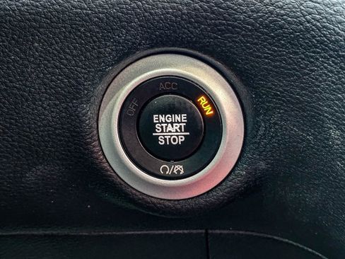 Used 2020 Chrysler Pacifica Limited w/ Quick Order Package 27H Red S image 25