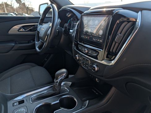 Used 2022 Chevrolet Traverse LT image 28