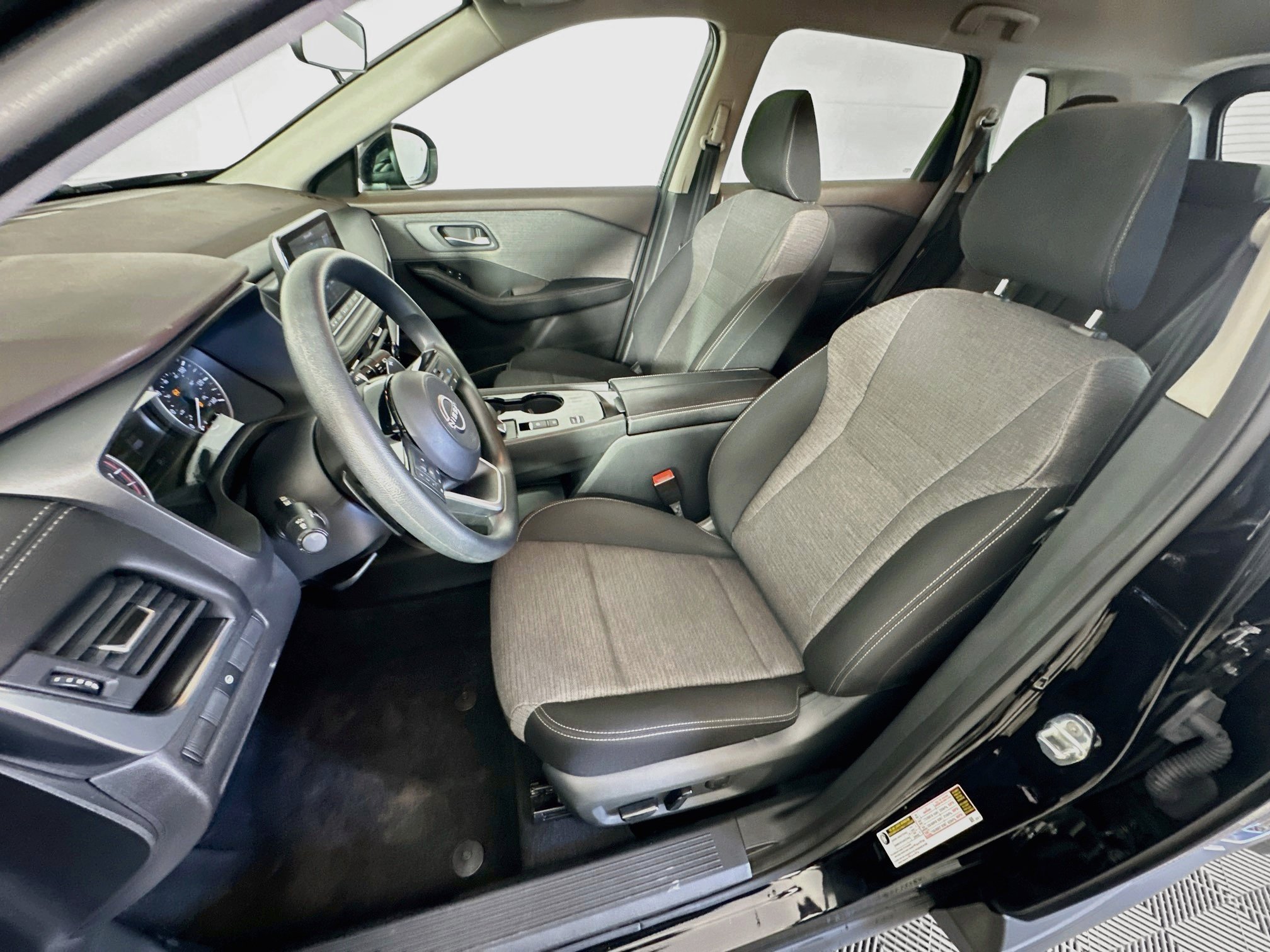 Used 2023 Nissan Rogue SV FWD image 13