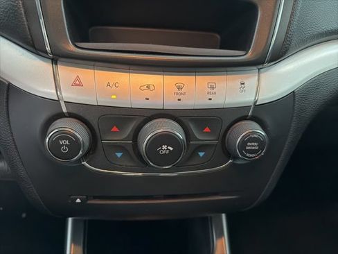 Used 2017 Dodge Journey SE FWD image 17