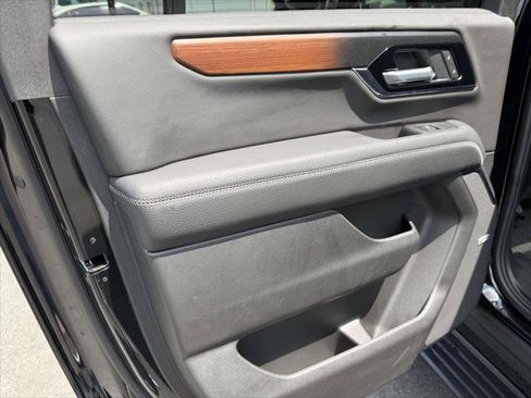 Used 2026 GMC Yukon XL Denali w/ Sun & Power Step Package AWD/4WD image 14