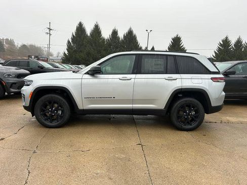 New 2025 Jeep Grand Cherokee 4WD image 6