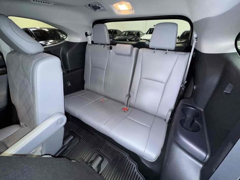 Used 2023 Toyota Highlander Platinum image 8
