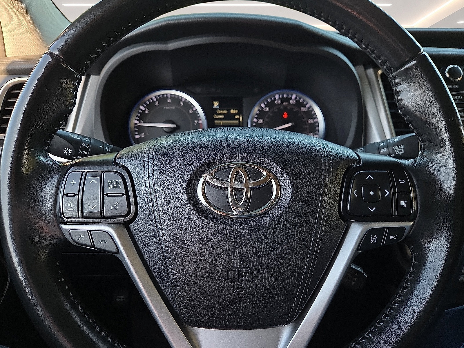Used 2019 Toyota Highlander XLE FWD image 24