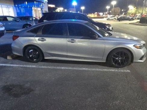 Used 2023 Honda Civic Sport image 4