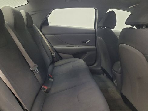 Used 2024 Hyundai Elantra SE FWD image 19