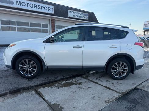 Used 2018 Toyota RAV4 Limited AWD/4WD image 8