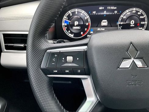 Used 2024 Mitsubishi Outlander SEL image 18