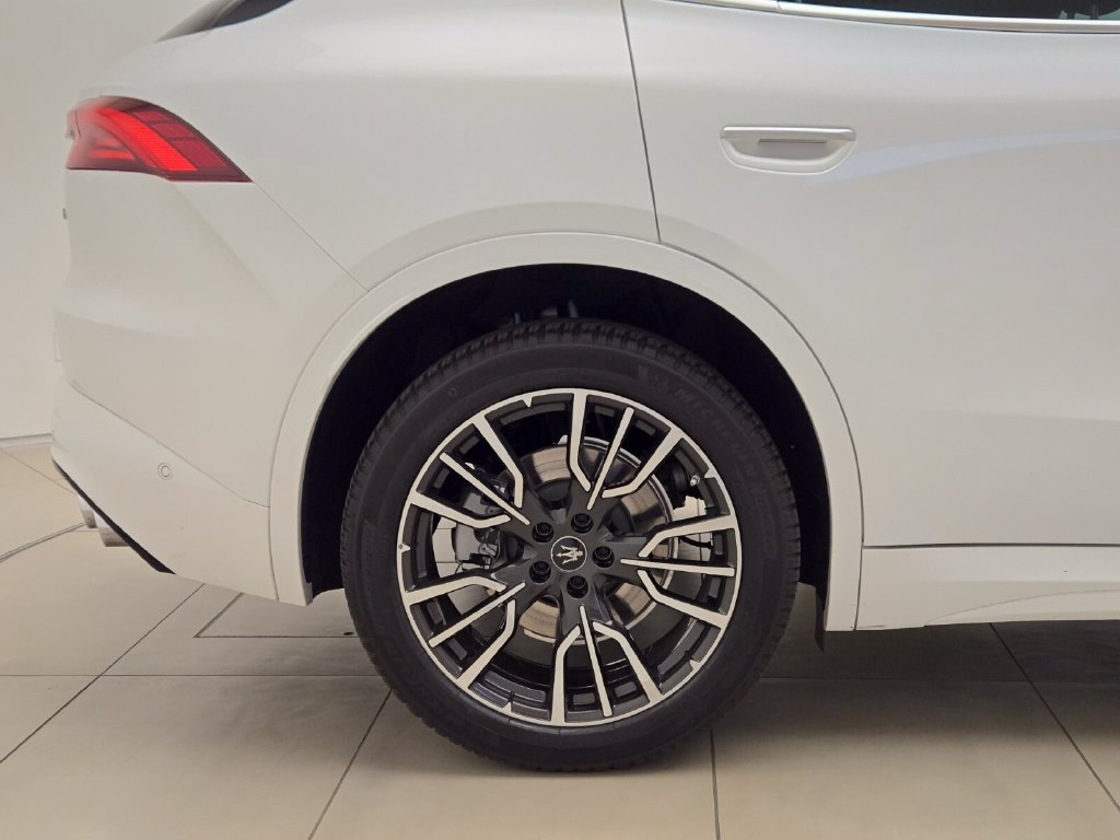 Certified 2024 Maserati Grecale GT AWD/4WD image 7