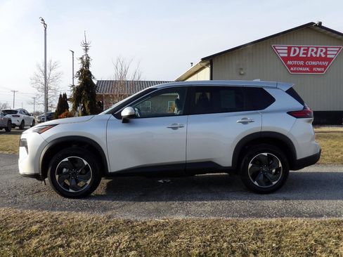 Used 2024 Nissan Rogue SV image 20
