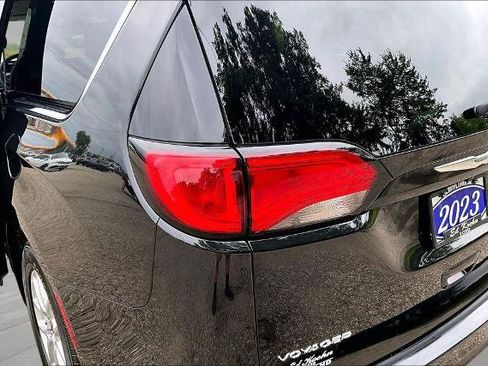 Used 2023 Chrysler Voyager LX FWD image 30