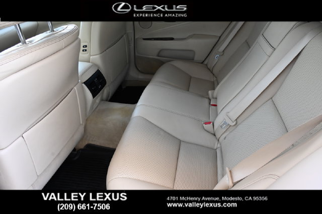 Used 2015 Lexus LS 460 w/ Comfort Package RWD image 16