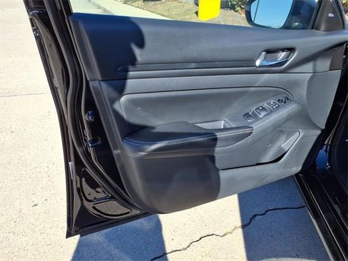 Used 2024 Nissan Altima 2.5 SV image 17