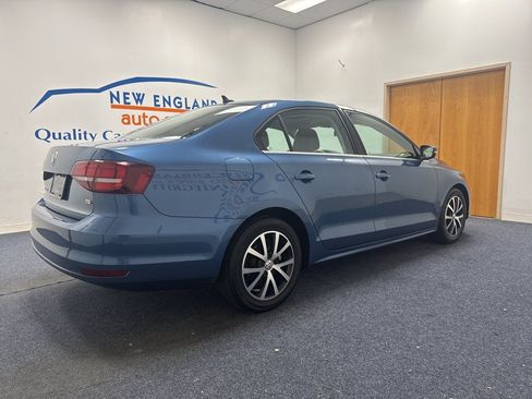 Used 2018 Volkswagen Jetta SE FWD image 3