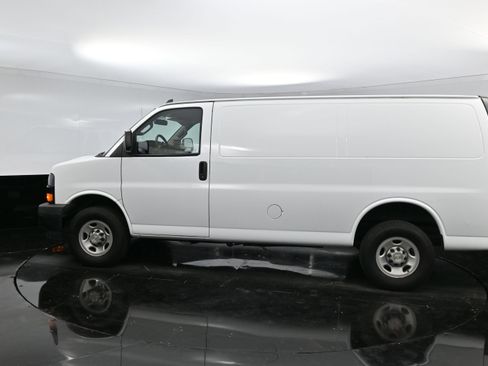 Used 2022 Chevrolet Express 2500 w/ Driver Convenience Package image 4