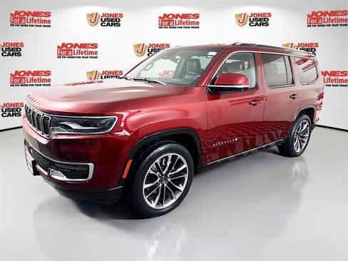 Used 2022 Jeep Wagoneer Series III w/ Premium Group I image 16