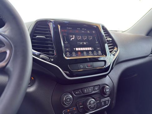 Used 2019 Jeep Cherokee Limited FWD image 15