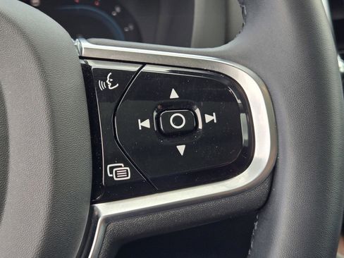 Used 2023 Volvo XC60 B5 Plus FWD image 23
