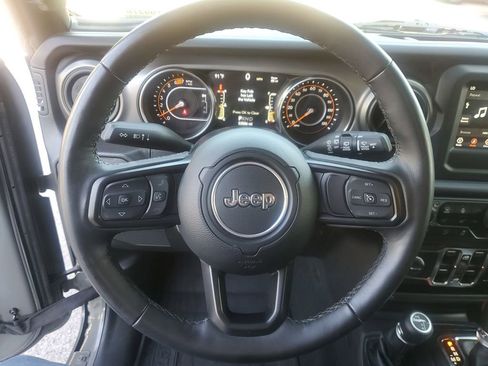 Used 2022 Jeep Wrangler Unlimited Sport AWD/4WD image 19