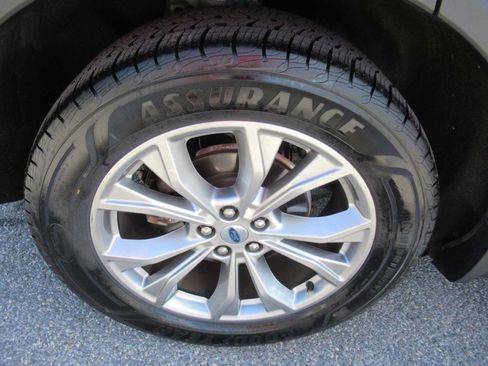 Used 2023 Ford Explorer XLT w/ Equipment Group 202A AWD/4WD image 9
