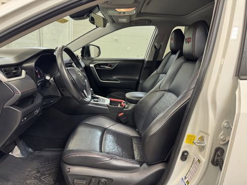 Used 2020 Toyota RAV4 TRD Off-Road image 11