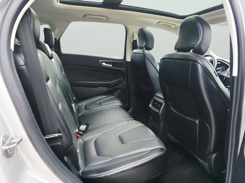 Used 2018 Ford Edge Titanium w/ Equipment Group 301A AWD/4WD image 14