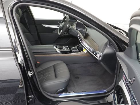 New 2026 BMW i7 xDrive60 w/ Premium Package image 23