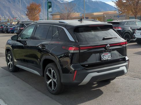 New 2025 Volkswagen Tiguan SE image 8