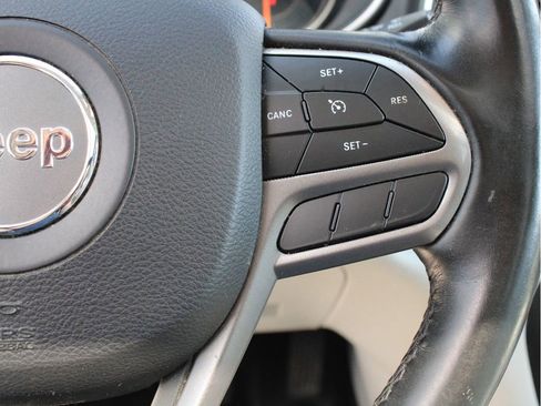 Used 2019 Jeep Cherokee Limited AWD/4WD image 17