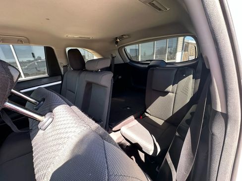 Used 2019 Toyota Highlander LE image 17