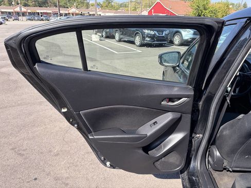 Used 2016 MAZDA MAZDA3 i Sport w/ Preferred Equipment Package image 16