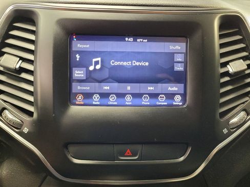 Used 2019 Jeep Cherokee Latitude w/ Popular Appearance Group FWD image 25