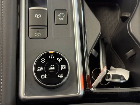 New 2026 Nissan Pathfinder SL AWD/4WD image 36