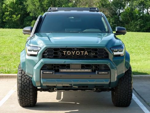 Used 2025 Toyota 4Runner Trailhunter AWD/4WD image 9