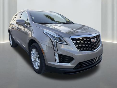 Used 2023 Cadillac XT5 Luxury FWD image 2