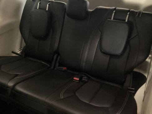 Used 2024 Chrysler Pacifica Limited FWD image 31