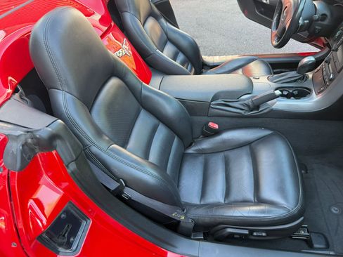 Used 2006 Chevrolet Corvette Coupe w/ Preferred Equipment Group RWD image 19