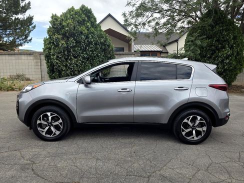 Used 2020 Kia Sportage LX image 3