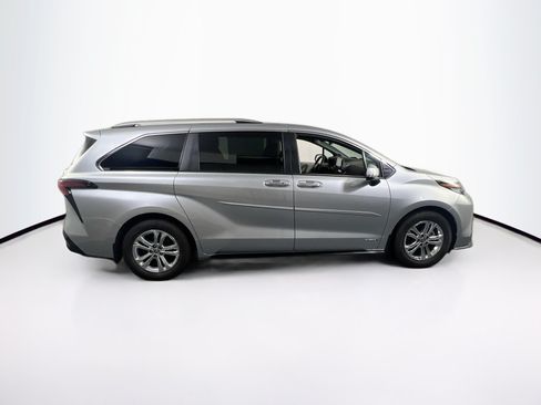 Used 2021 Toyota Sienna Platinum AWD/4WD image 4