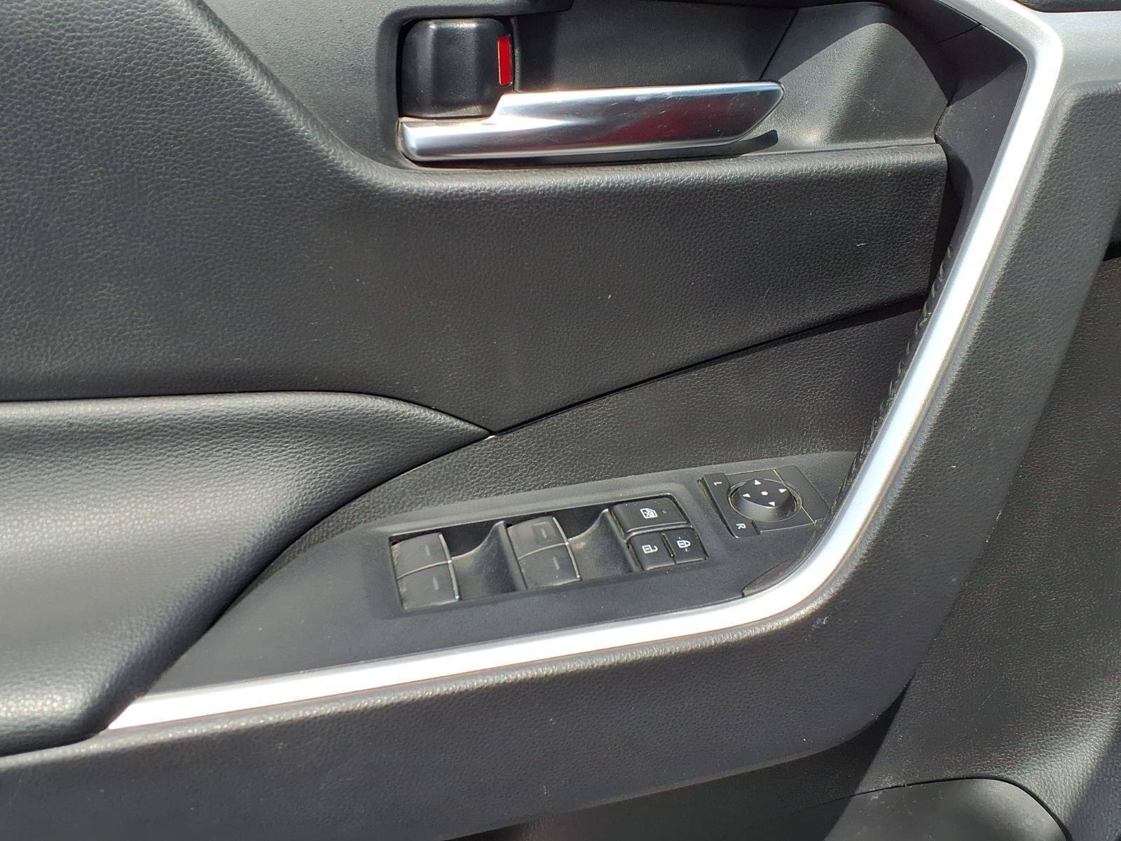 Used 2022 Toyota RAV4 XLE w/ Convenience Package FWD image 16