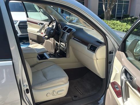 Used 2015 Lexus GX 460 w/ Premium Package AWD/4WD image 19