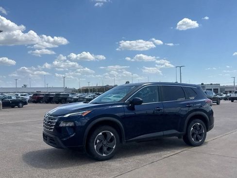 Certified 2025 Nissan Rogue SV AWD/4WD image 11