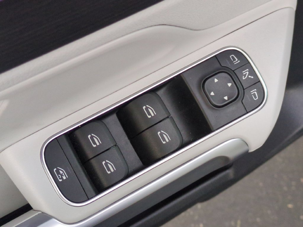 Used 2023 Mercedes-Benz GLB 250 4MATIC image 26