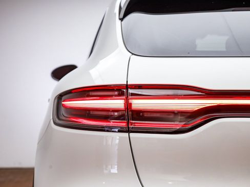 Used 2025 Porsche Macan Turbo image 8