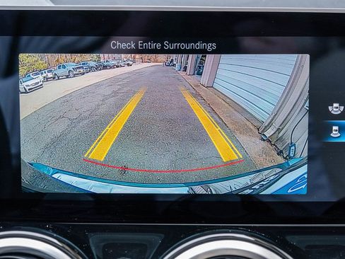 Used 2020 Mercedes-Benz GLB 250 4MATIC w/ Premium Package image 19