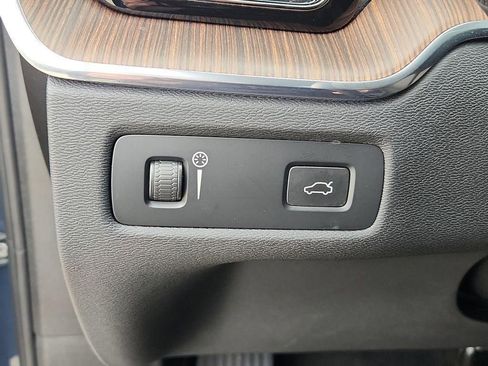 Used 2022 Volvo XC60 B5 Inscription w/ Climate Package image 24