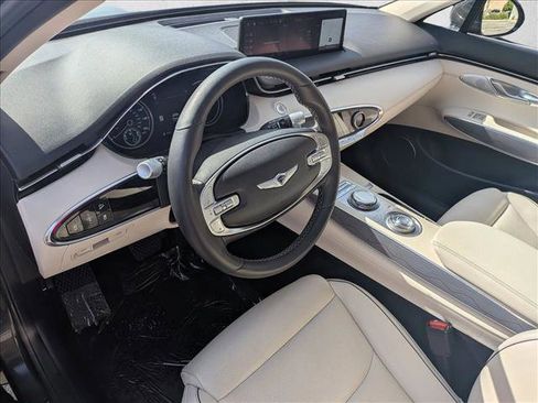 Used 2025 Genesis GV70 2.5T w/ Advanced Package AWD/4WD image 10
