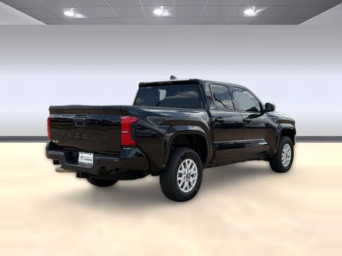 Used 2025 Toyota Tacoma SR5 AWD/4WD image 9