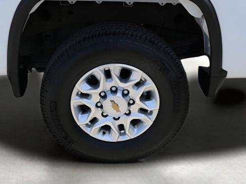 Used 2025 Chevrolet Silverado 2500 LT w/ Convenience Package AWD/4WD image 9