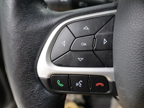 Used 2019 Jeep Renegade Latitude w/ Cold Weather Group AWD/4WD image 32